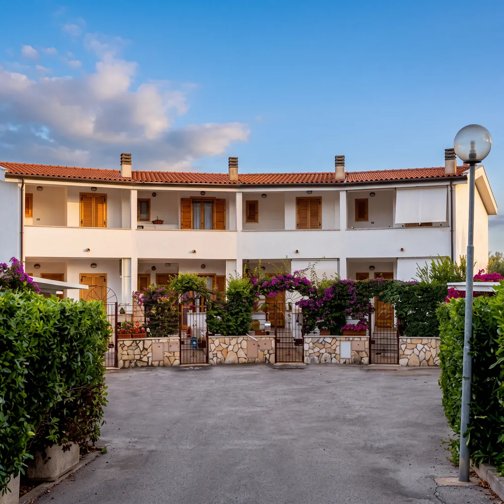 4 complessi di villette a schiera a Sperlonga, 1986